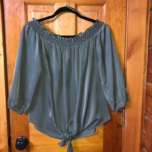NWT Off the shoulder blouse size L